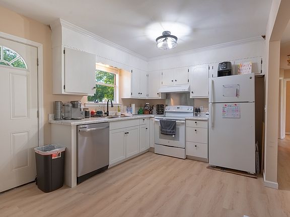 4th image of 1309 Catherine Cir NW