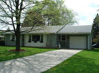 3421 N Elmcroft Ter, Peoria, IL 61604