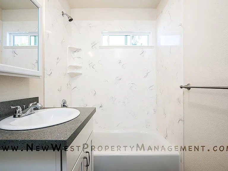 557 22nd St #1/2 — Photo 12