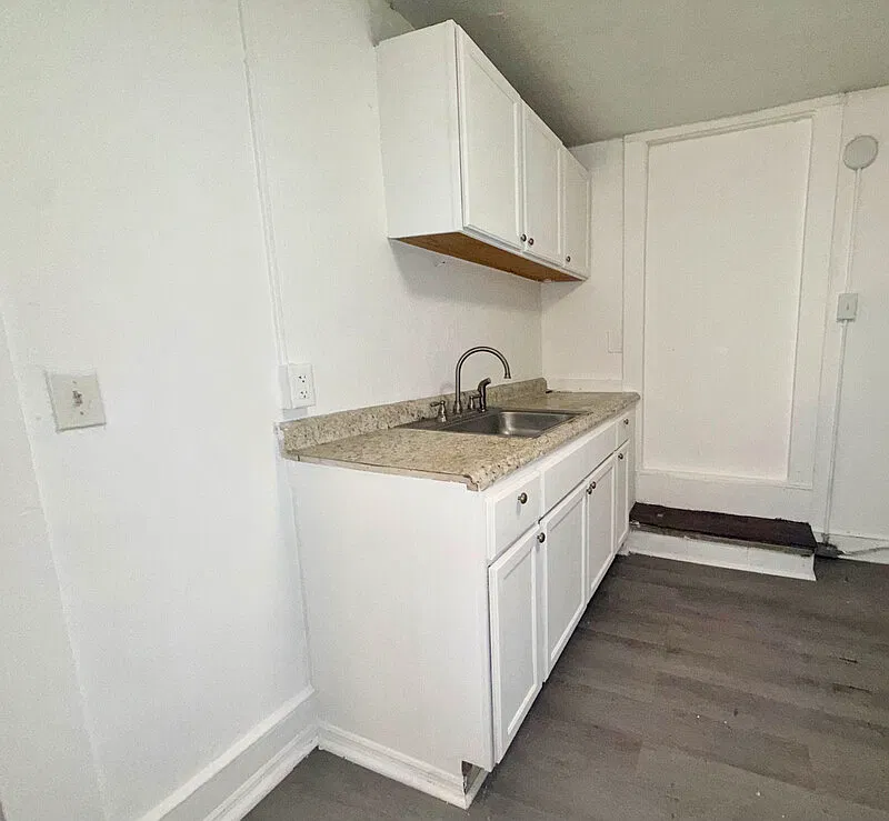 2 bed, 1.0 bath, 900 sqft, $1,200 — Photo 2