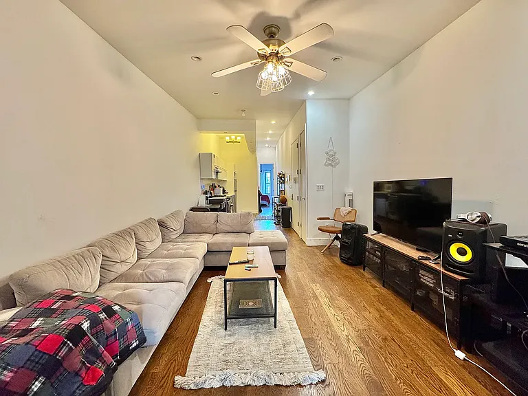 11A Menahan St #3R — Photo 5