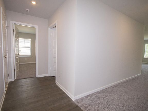 3rd image of 129 Broughton St