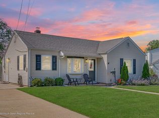 47 Walnut St, Edison, NJ 08817