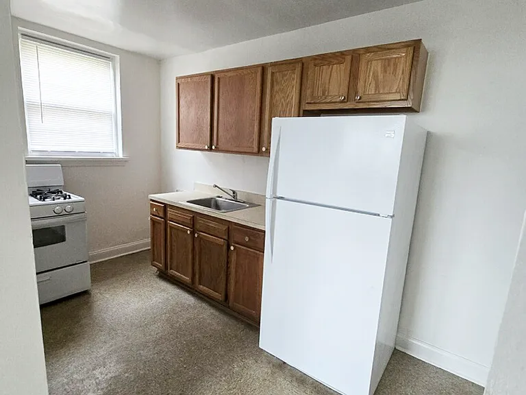 3304.5 E Capitol St NE — Photo 3
