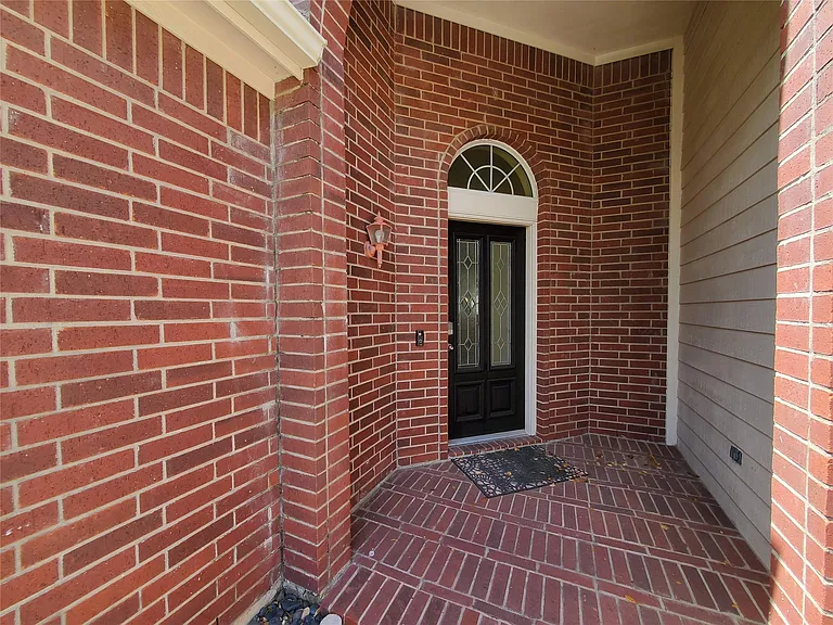 2502 Suncreek Ln — Photo 2
