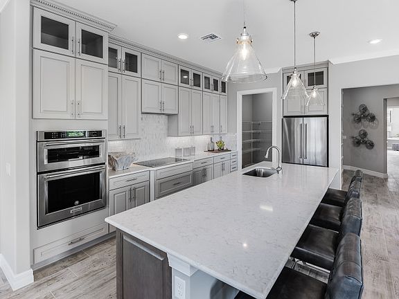 Model Representation Spacious Kitchen