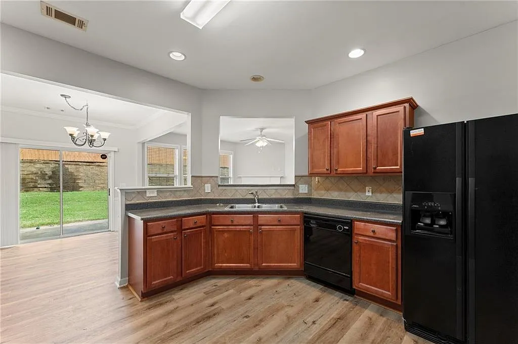 3 bed, 2.5 bath, 1996 sqft, $2,295 — Photo 4