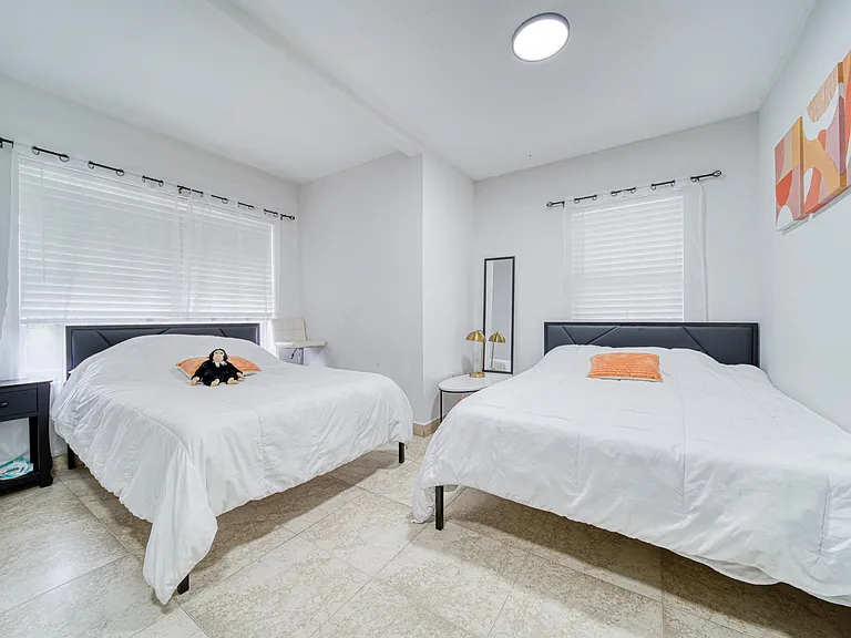 417 NE 26th St #5 — Photo 4