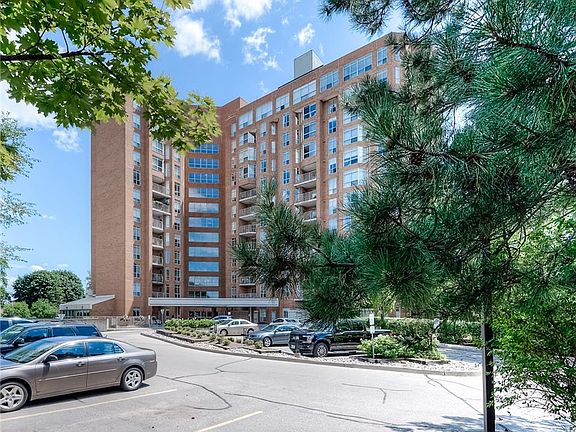 3rd image of 1414 King St E #804