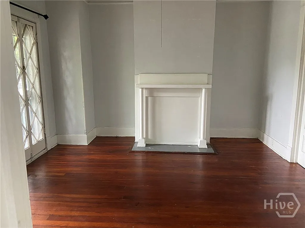 3 bed, 1.0 bath, 1500 sqft, $1,725 — Photo 2
