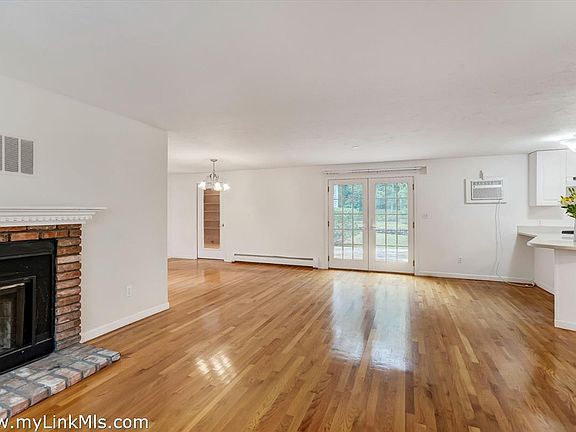 5th image of 39 Iron Hill Rd