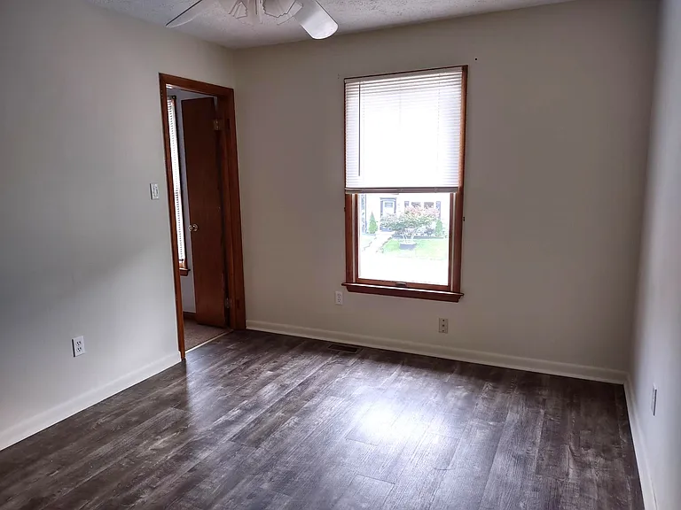 2208 Melrose Ln — Photo 11