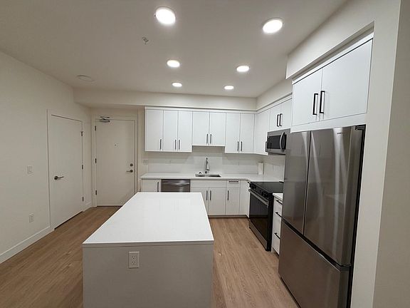 2nd image of 33816 Fraser St #309
