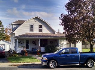 74 Park St, Benton, WI 53803
