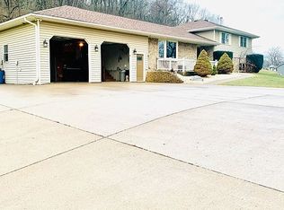 6559 Weber Rd, Bellevue, IA 52031