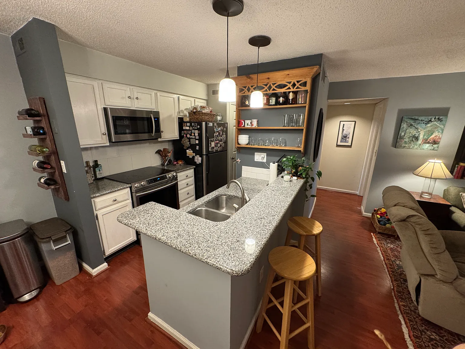 2 bed, 990 sqft, $1,800 — Photo 3