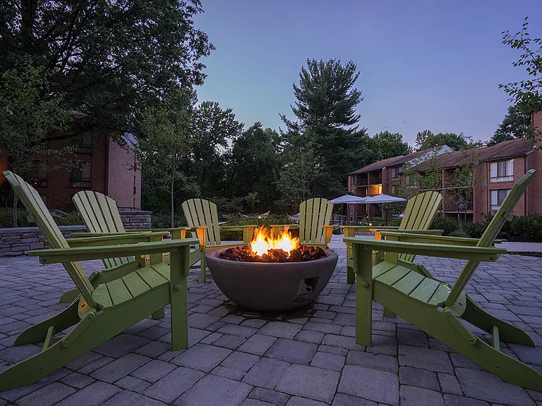 Outdoor Gas Fire Pit Patio with Modern Lounge Area