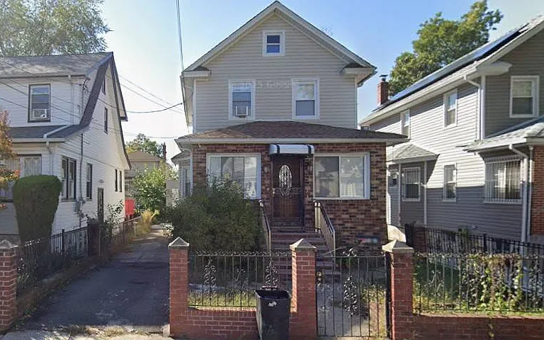 175 134th Rd — Photo 1