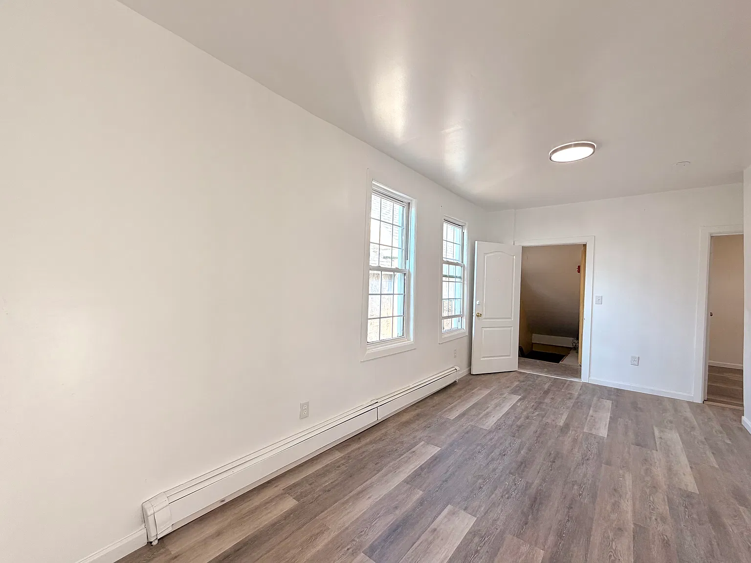 3 bed, 800 sqft, $2,200 — Photo 3