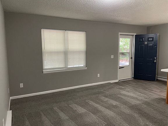 4th image of 747-749 S Lake Dr #747E