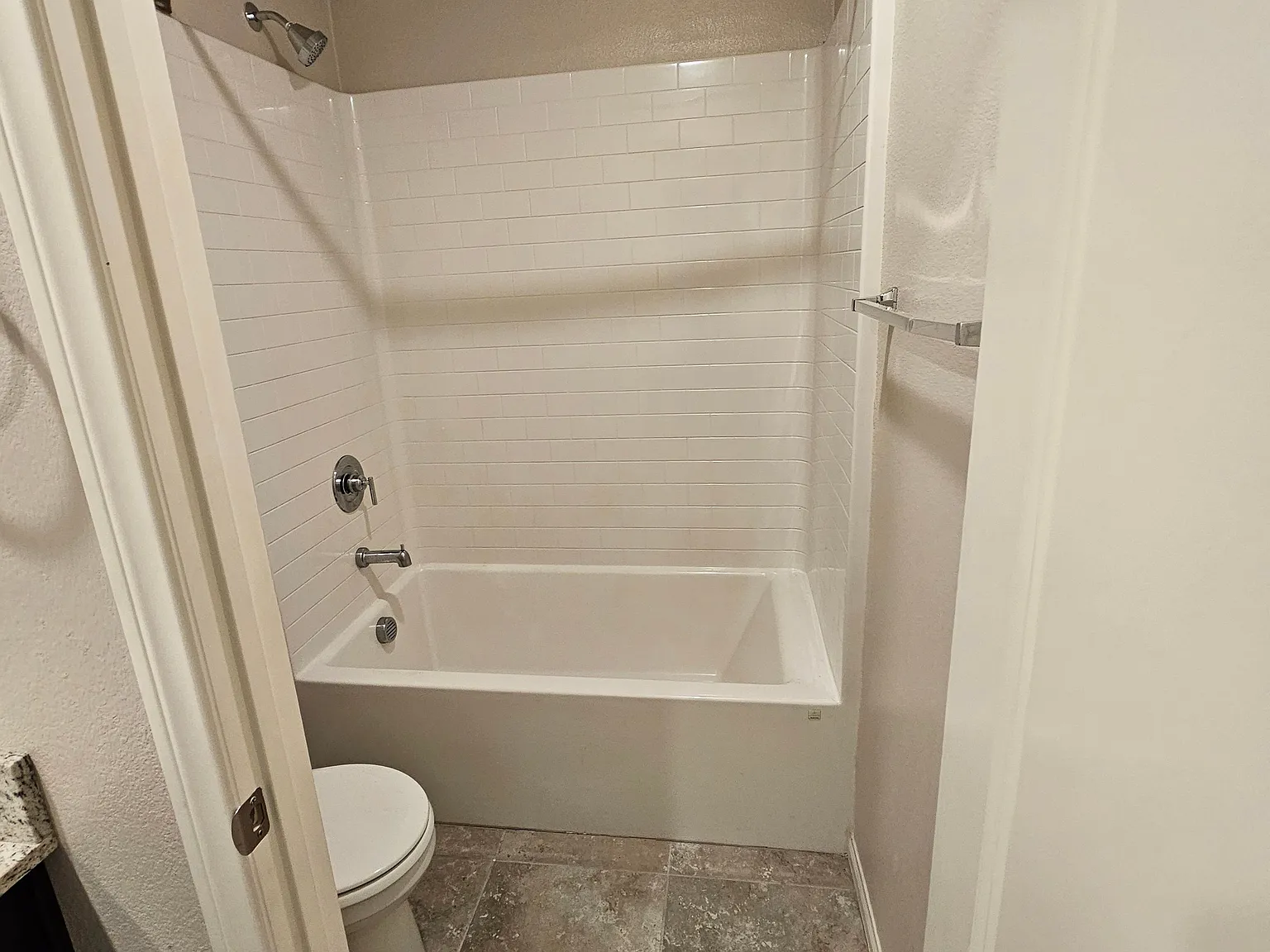 5 bed, 3000 sqft, $700 — Photo 3
