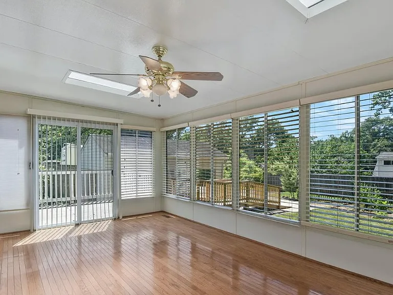4038 Poplar St — Photo 19