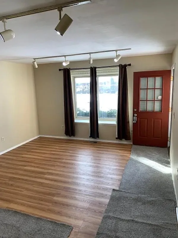 3 bed, 1050 sqft, $1,700 — Photo 4