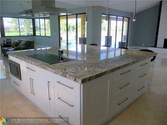 4th image of 2099 Woodlake Cir