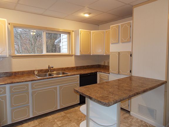 2nd image of 41 Wade St #A