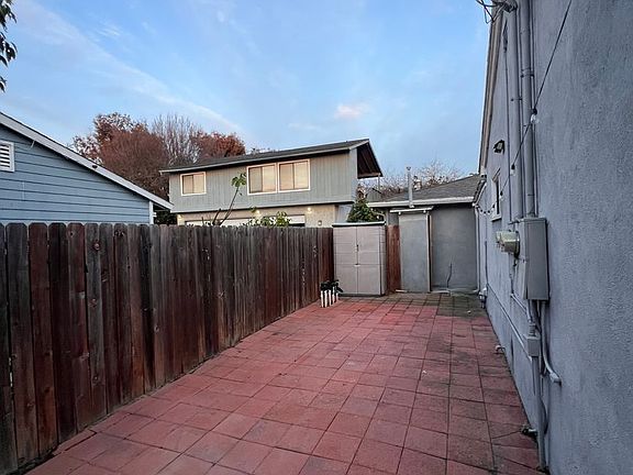 5th image of 2022 Pomona Ave #A
