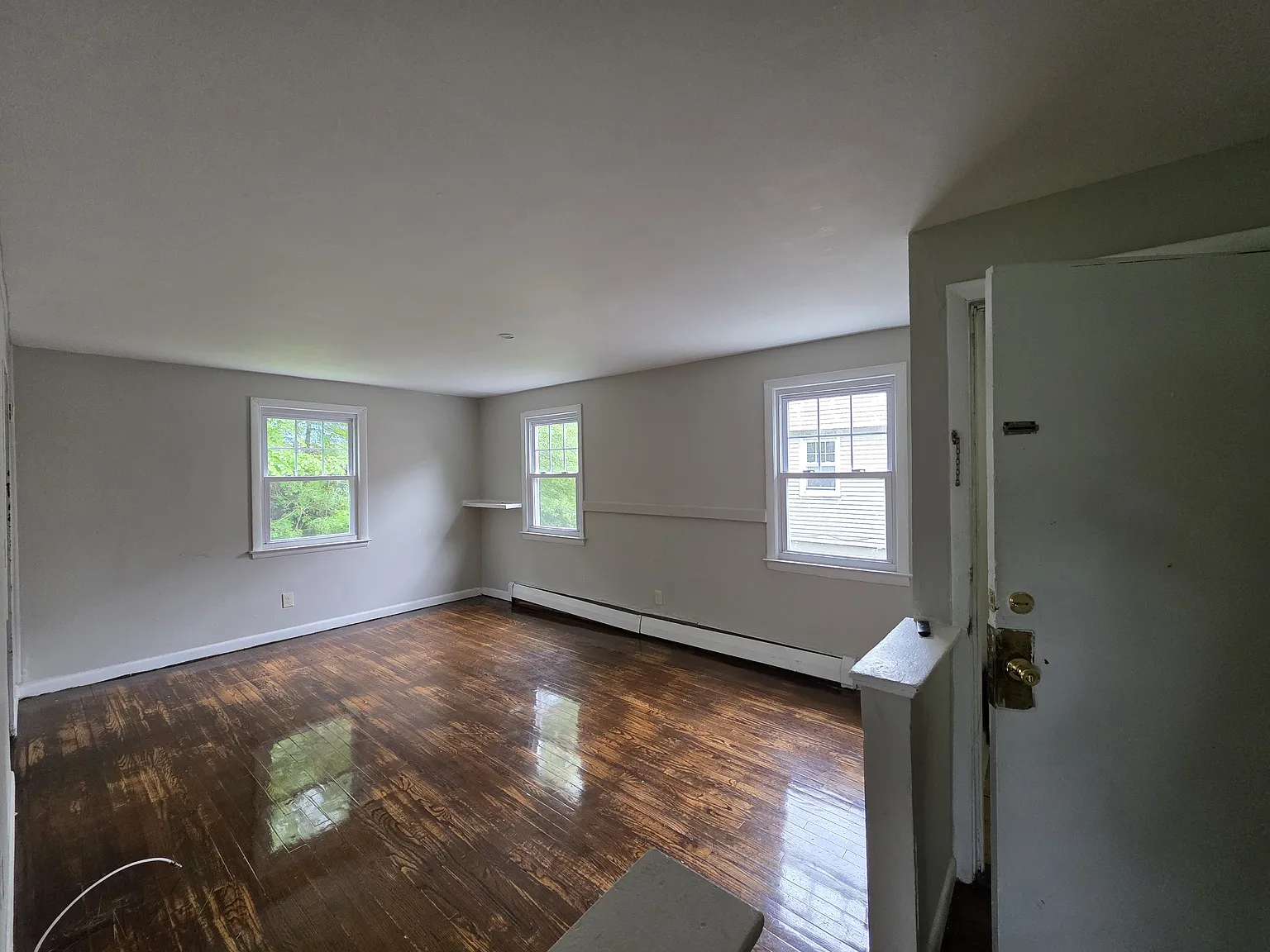 3 bed, $2,100 — Photo 4