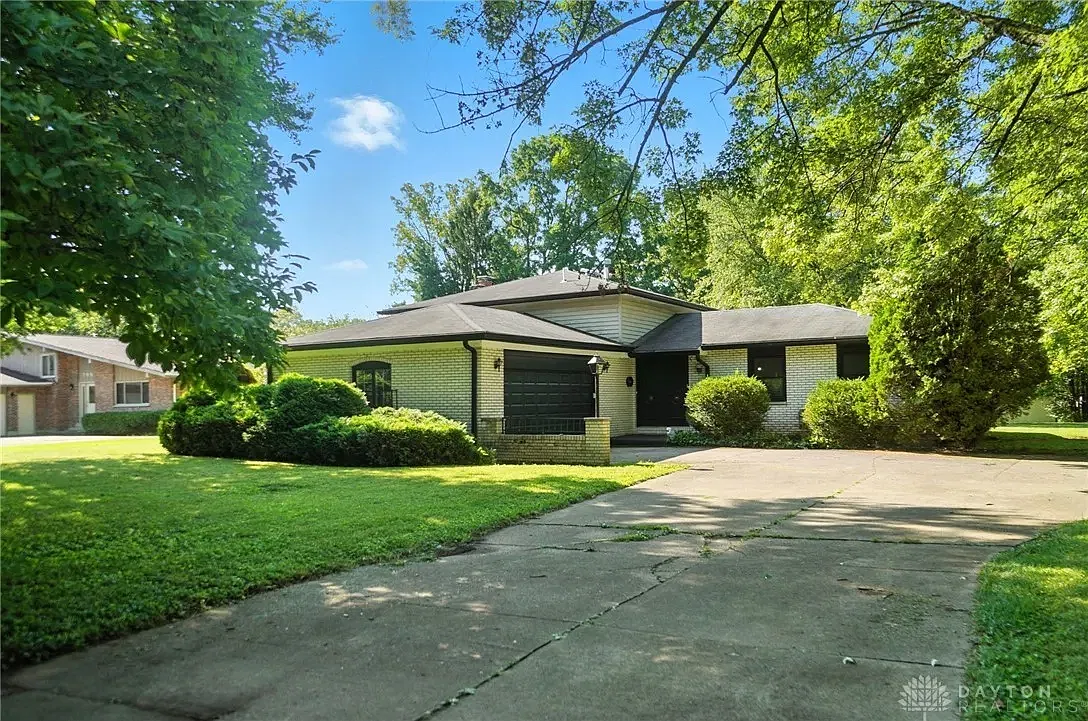 3 bed, 2062 sqft, $2,500 — Photo 2