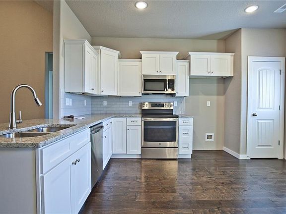 2nd image of 909 N 27th St