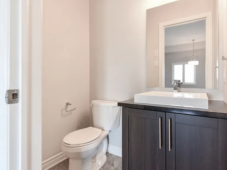 320 Lake Ave E — Photo 18