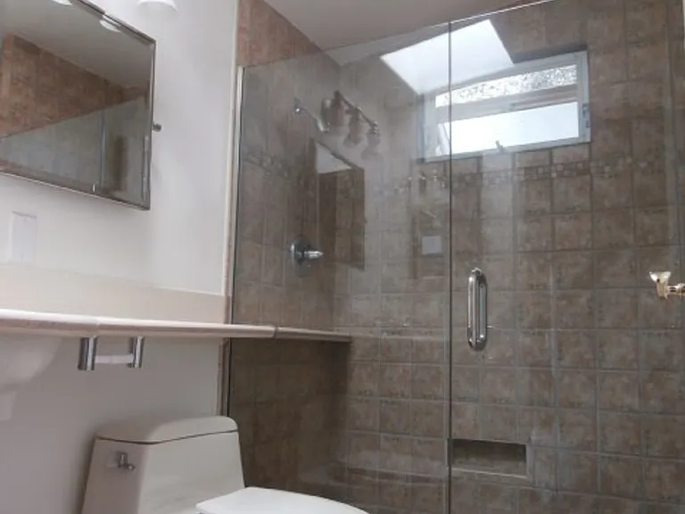 2542 Crescent Ave — Photo 10