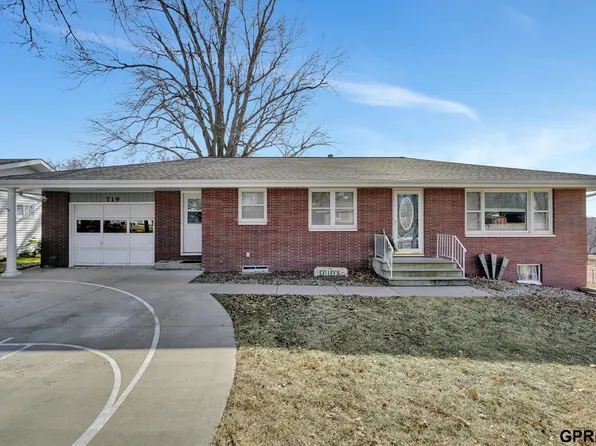719 7th St, Milford, NE 68405