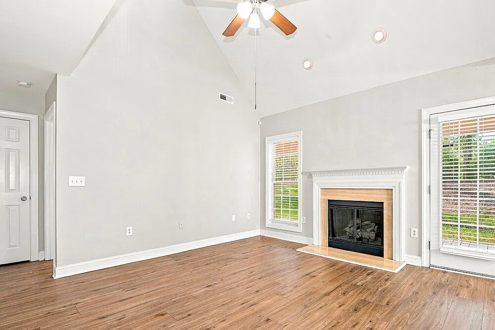 4 bed, 2.5 bath, 1660 sqft, $2,090 — Photo 4