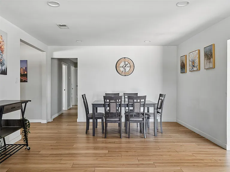 7706 Delafield Ln — Photo 10