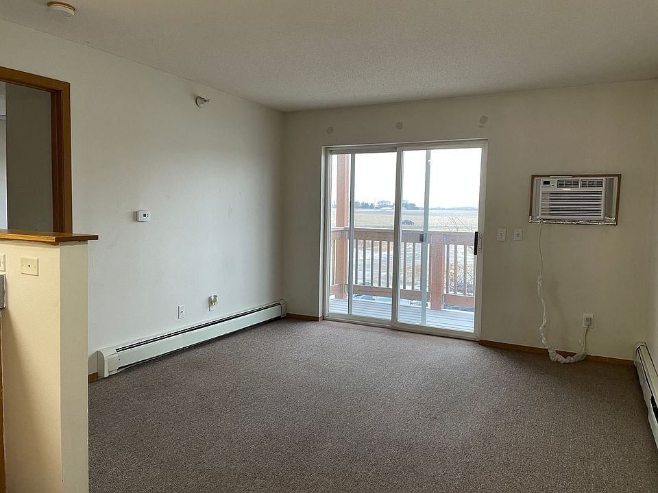 2nd image of 2902 Iowa St #18