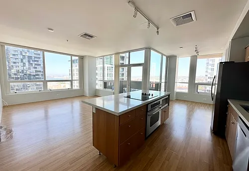 350 W Ash St W #1104 Photo 1