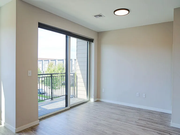 B7 Flats — Photo 36