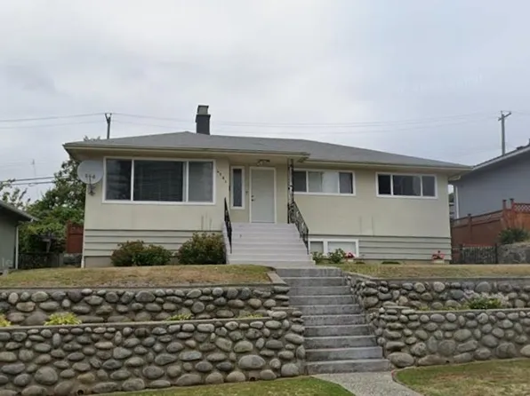 4761 Ridgelawn Dr, Burnaby, BC V5C 3Y1