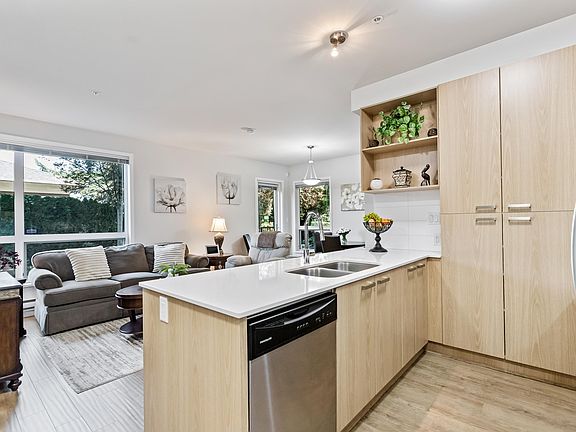 5th image of 20331 Dewdney Trunk Rd #108