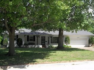 1037 W Highland St, Springfield, MO 65807