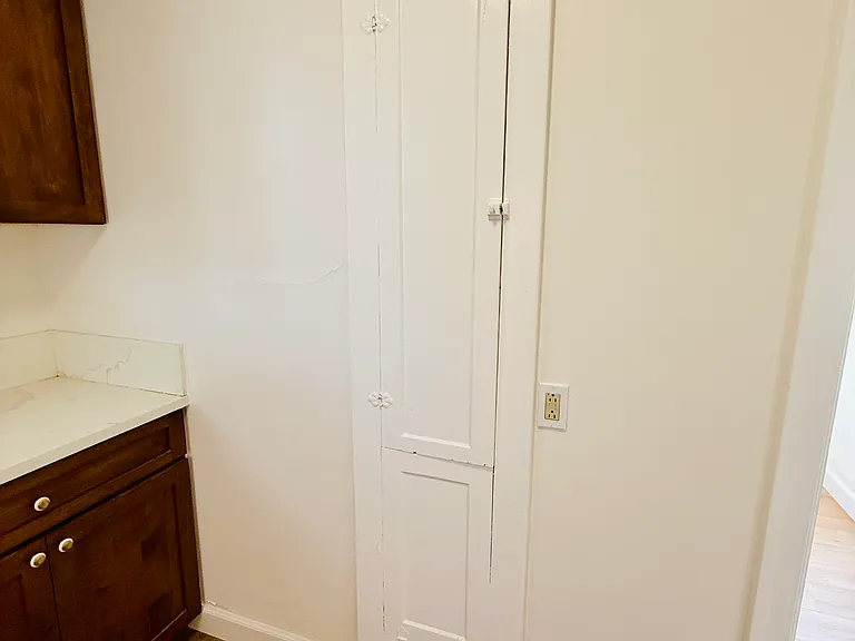 215 Coombs St — Photo 16