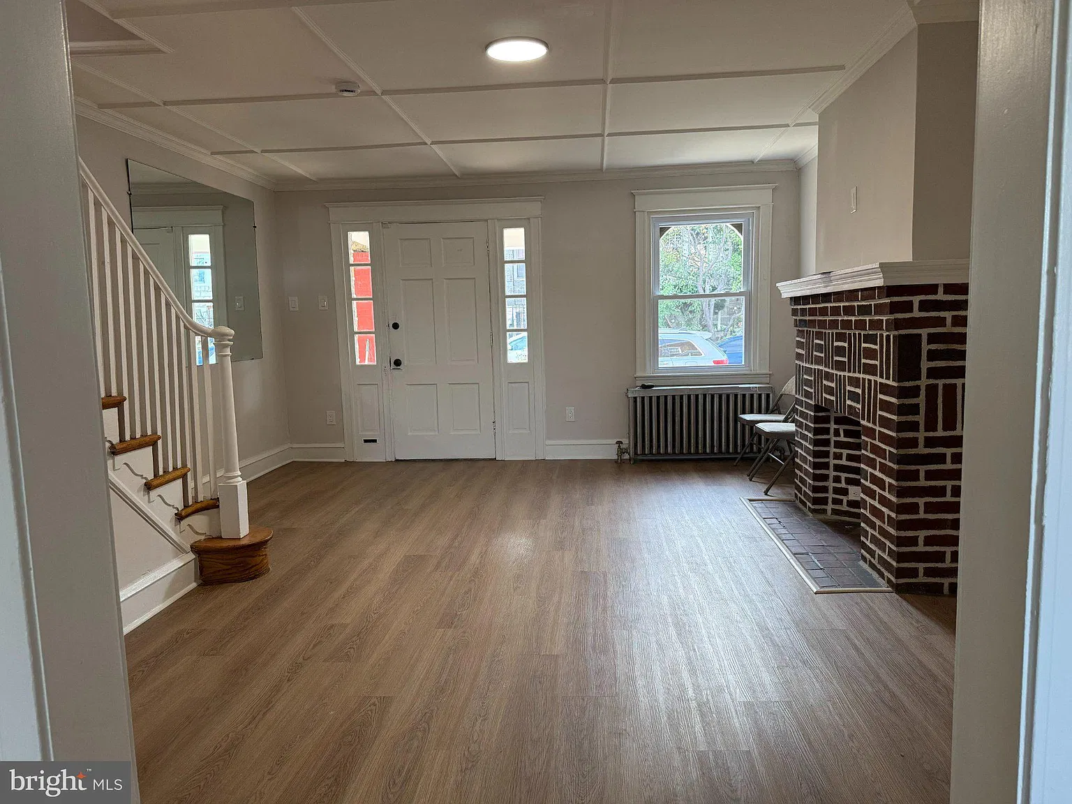 3 bed, 1.0 bath, 1336 sqft, $2,000 — Photo 2