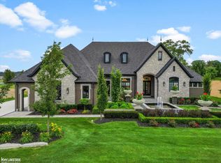 5769 Cotswold Dr #16, Washington, MI 48094