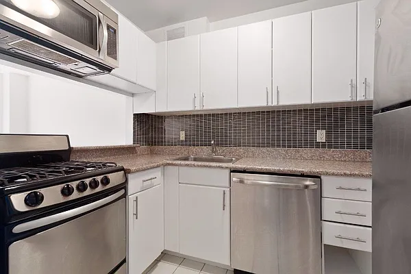 Rented by Hakimian Management | media 37