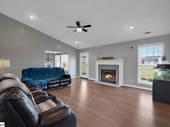 4th image of 301 Laurel Trace Cir