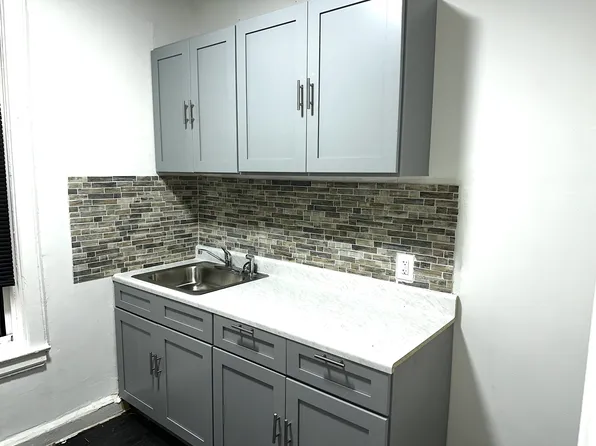 952 Saint Mark's Avenue image 8 of 10